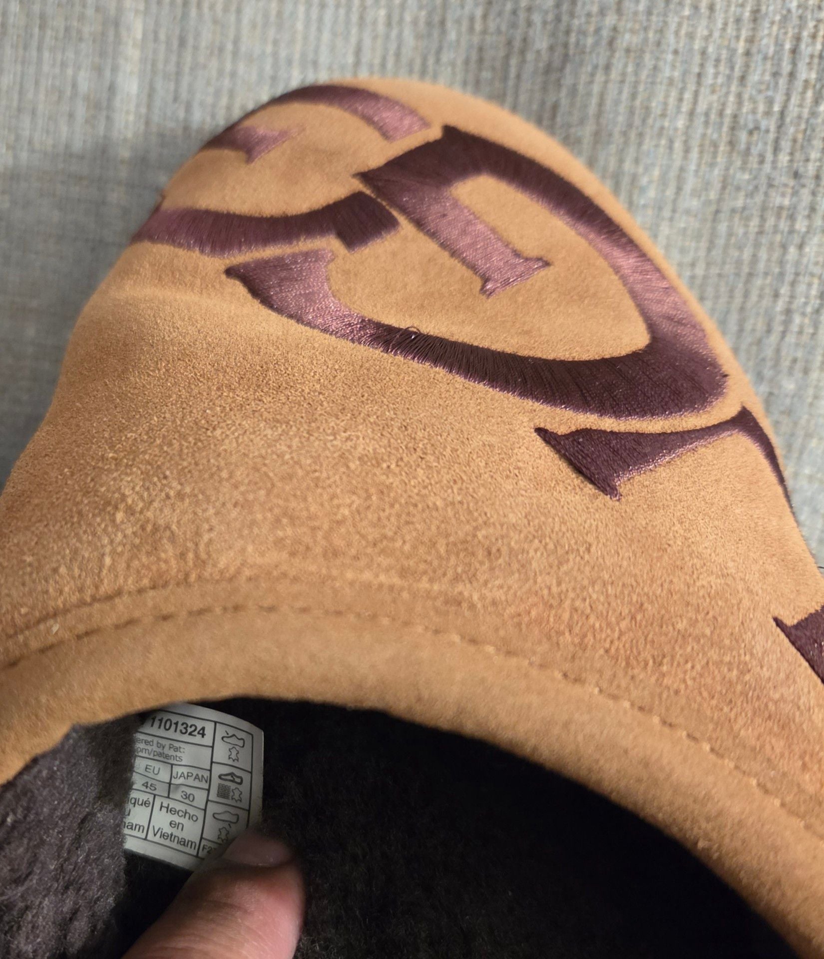 UGG Scuff Logo Slippers Size 45 EU Chestnut Espresso 5