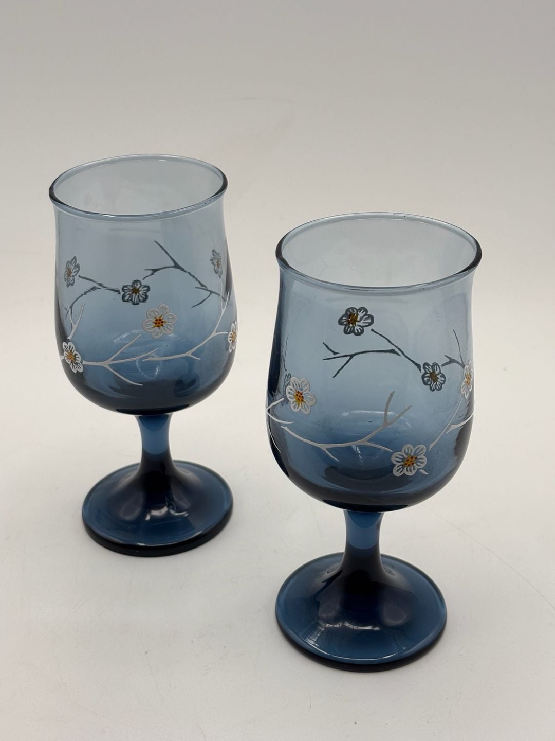 Libbey Smoky Blue Dogwood Blossom Wine Glasses Set of 2 1