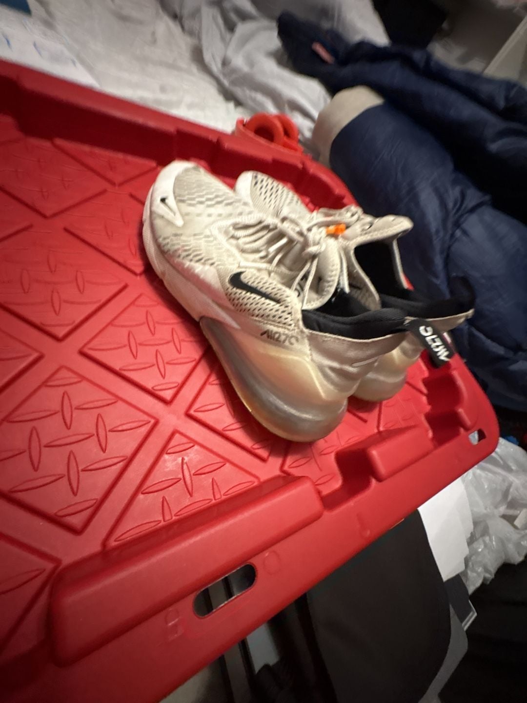 Nike Air Max 270 Size 9.5 White Black Sneakers 2