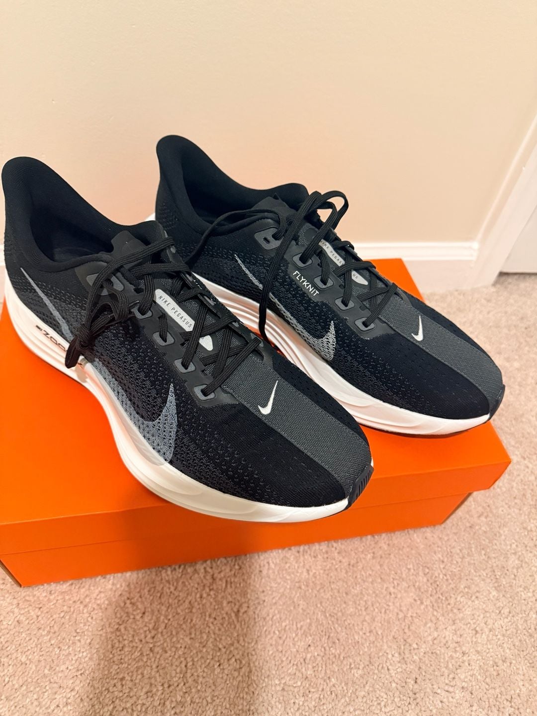 Nike ZoomX Pegasus Plus Size 12.5 Black Pure Platinum Flyknit 9