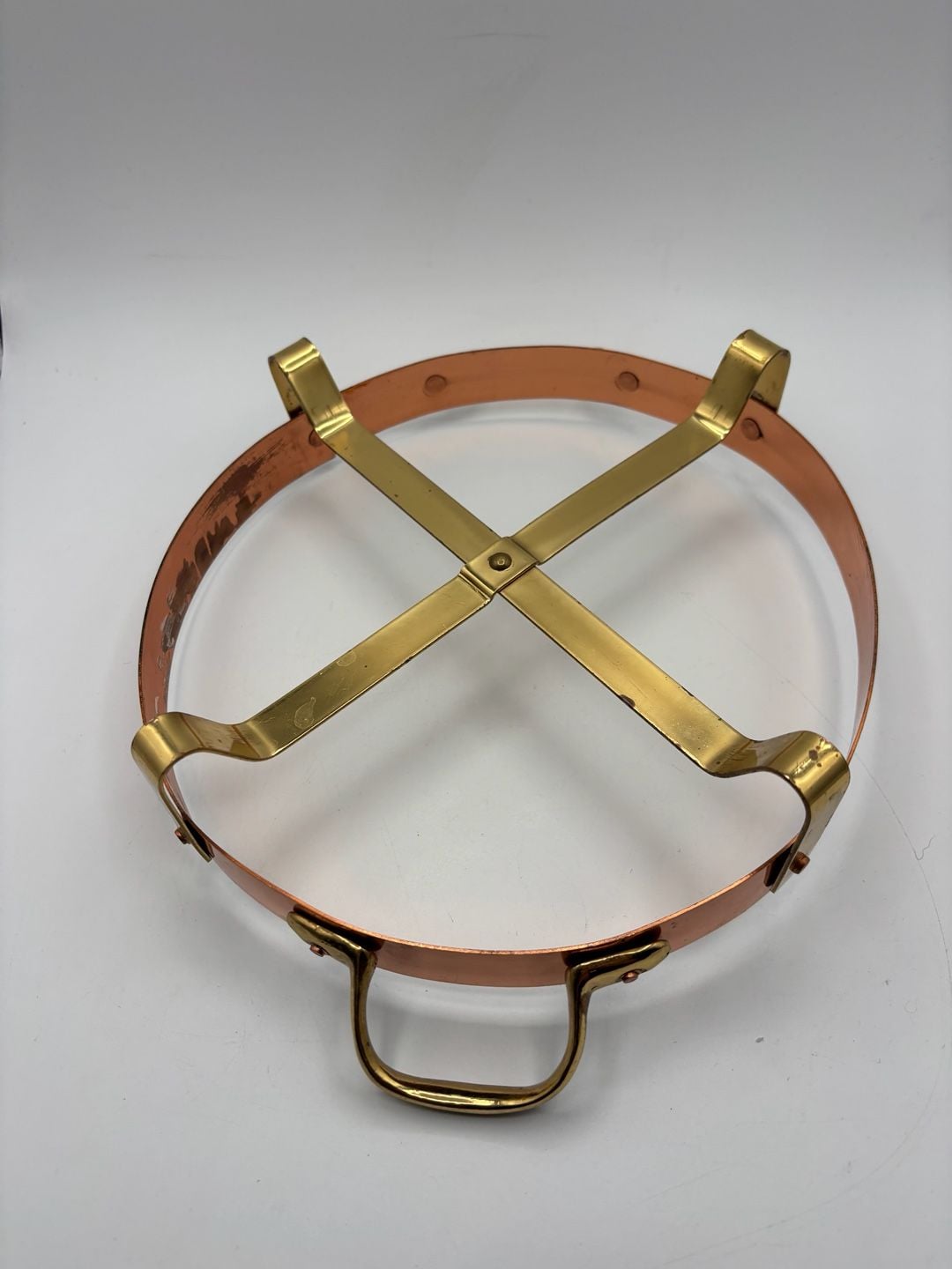 Old Dutch Copper and Brass Stand White Casserole Dish 9 Inch 7