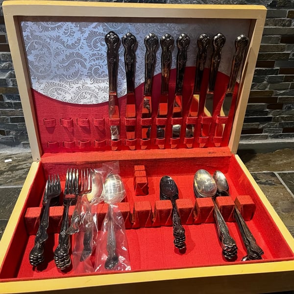 Wm Rogers Silverplate Flatware 50 pc Set with Wooden Storage Box