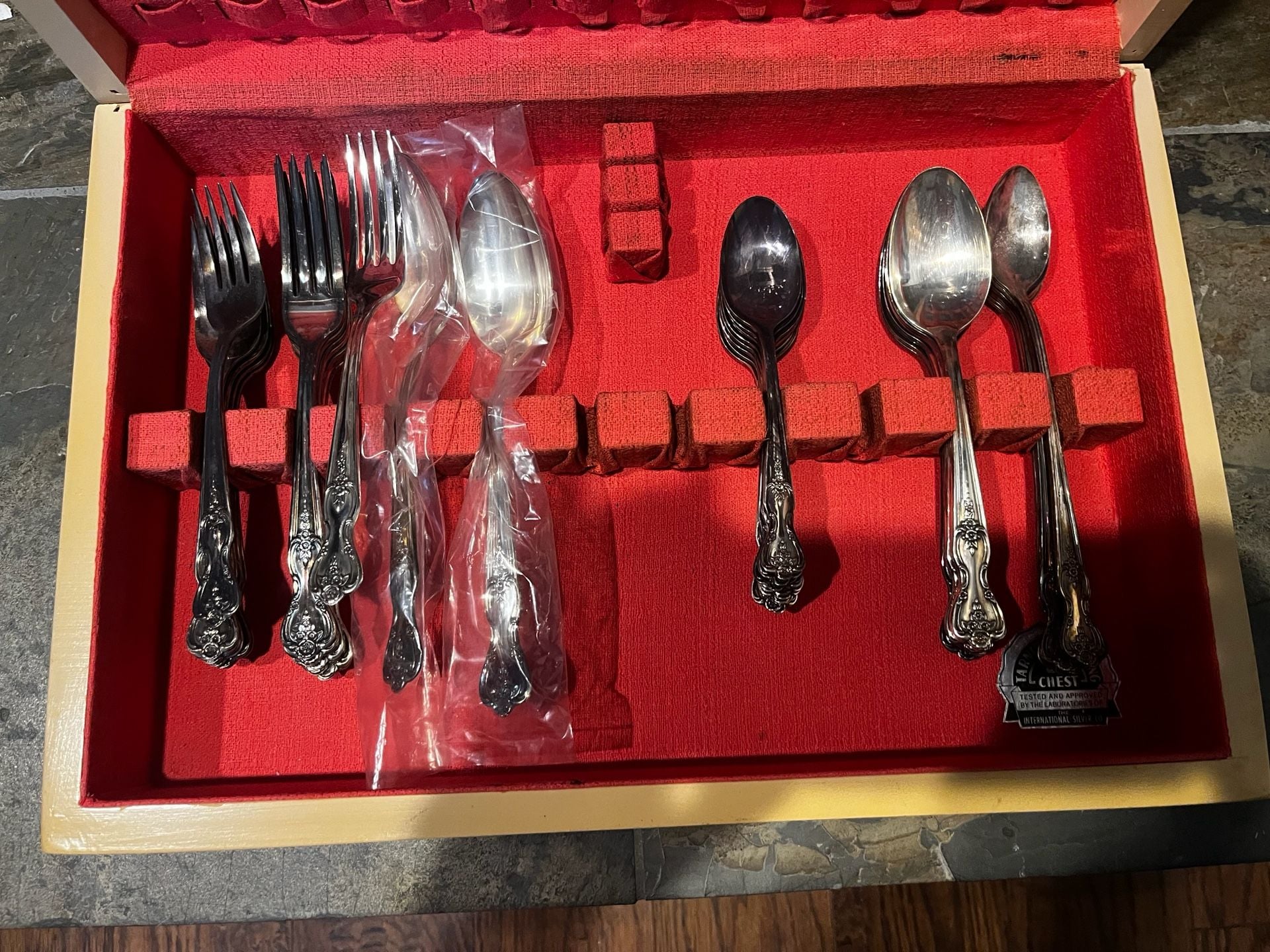 Wm Rogers Silverplate Flatware 50 pc Set with Wooden Storage Box 3