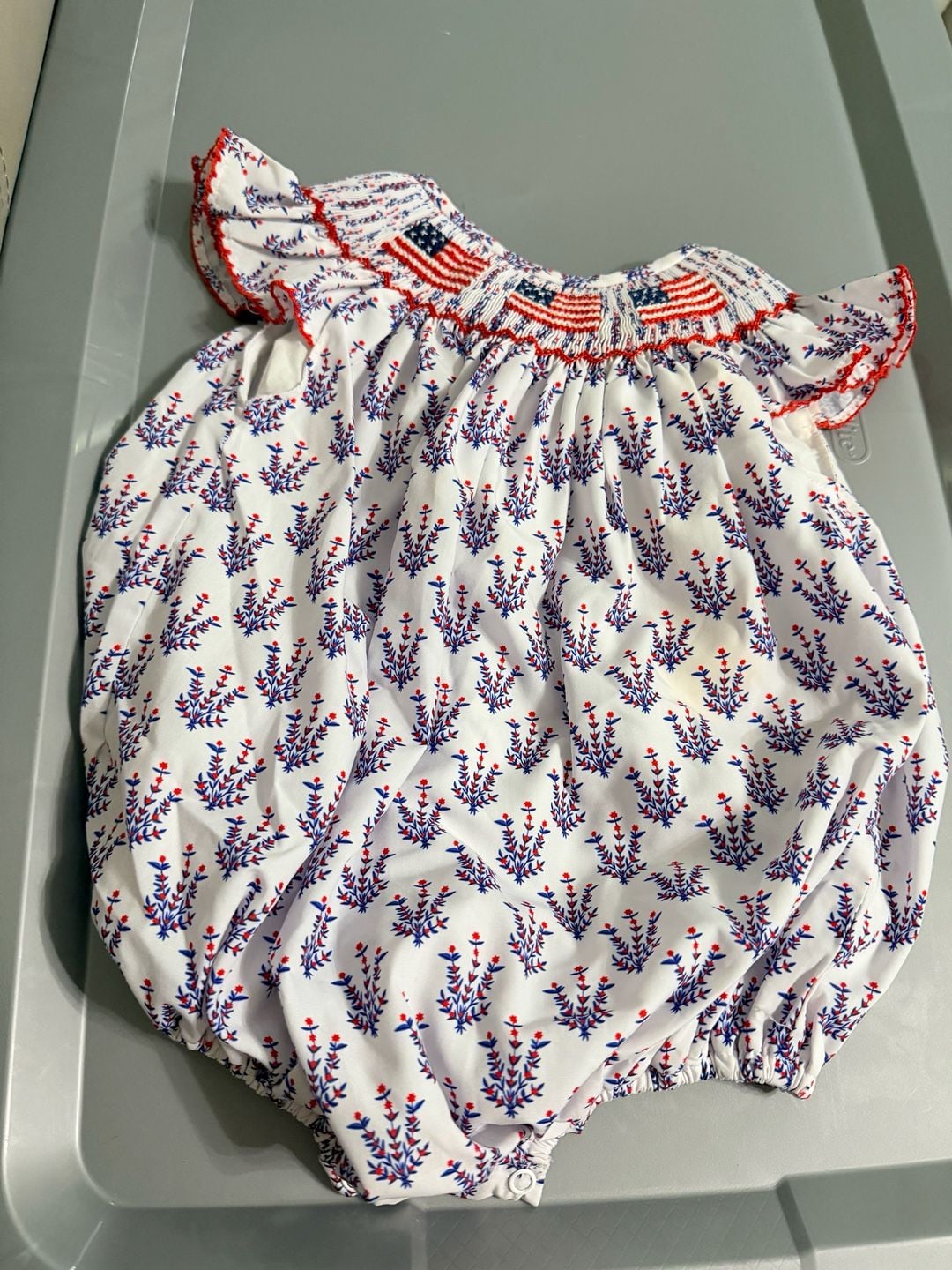 Poppy Kids Co Smocked Bubble Romper Size 12M Patriotic Floral Flag USA America 2