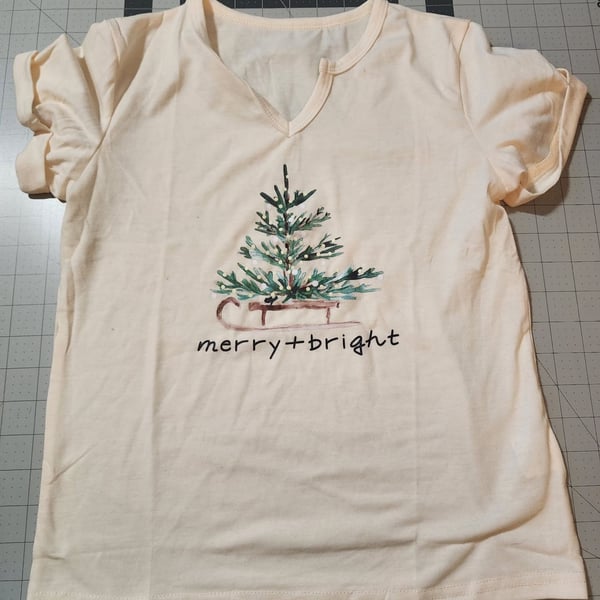 Merry + Bright Christmas Tree T-Shirt Size 140/L Beige
