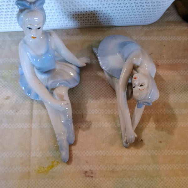 Ballerina figurine in blue and white porcelain. Bow in hair. Vintage Replacement
