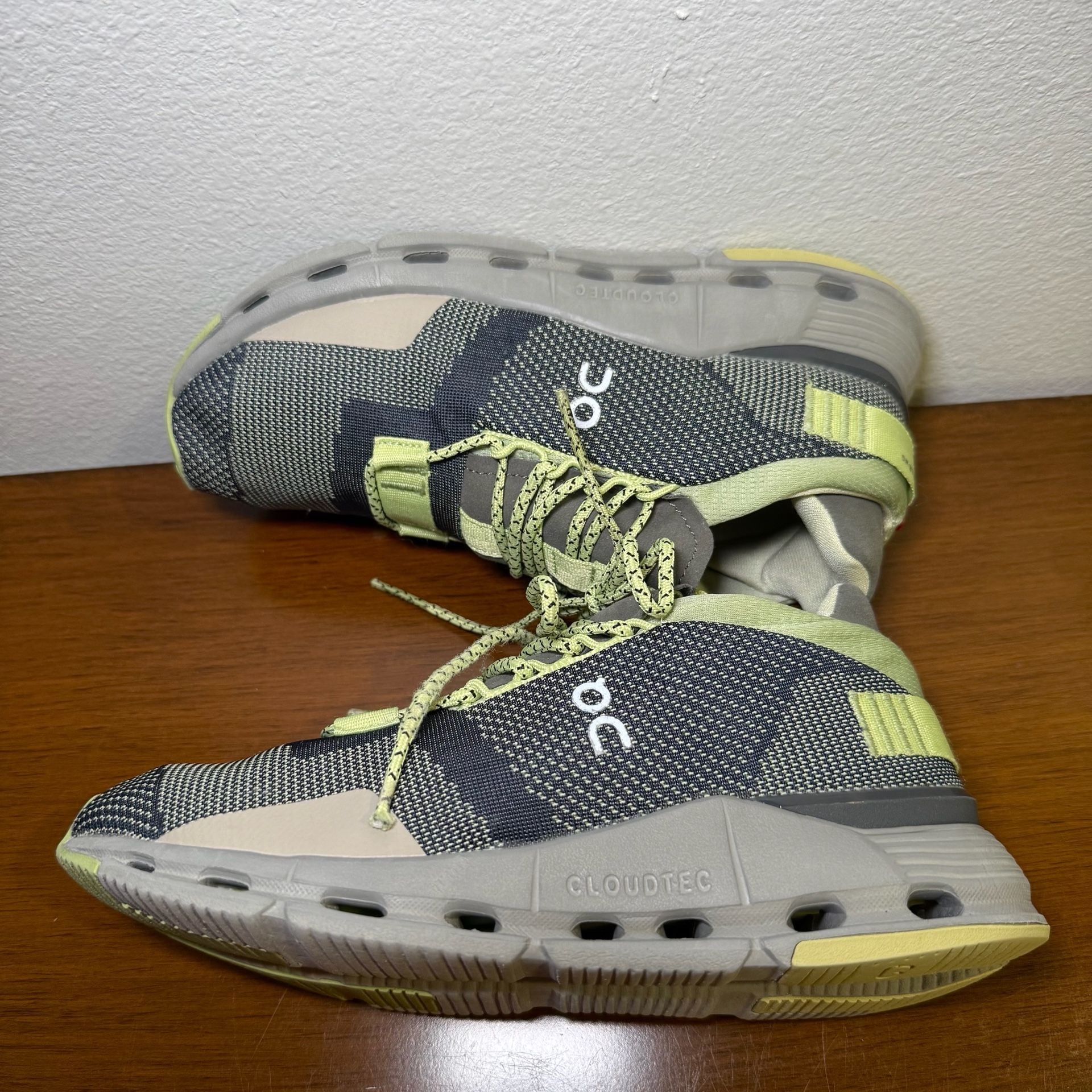 On Cloudnova Women US Size 8 Rock Meadow Running Shoes 9