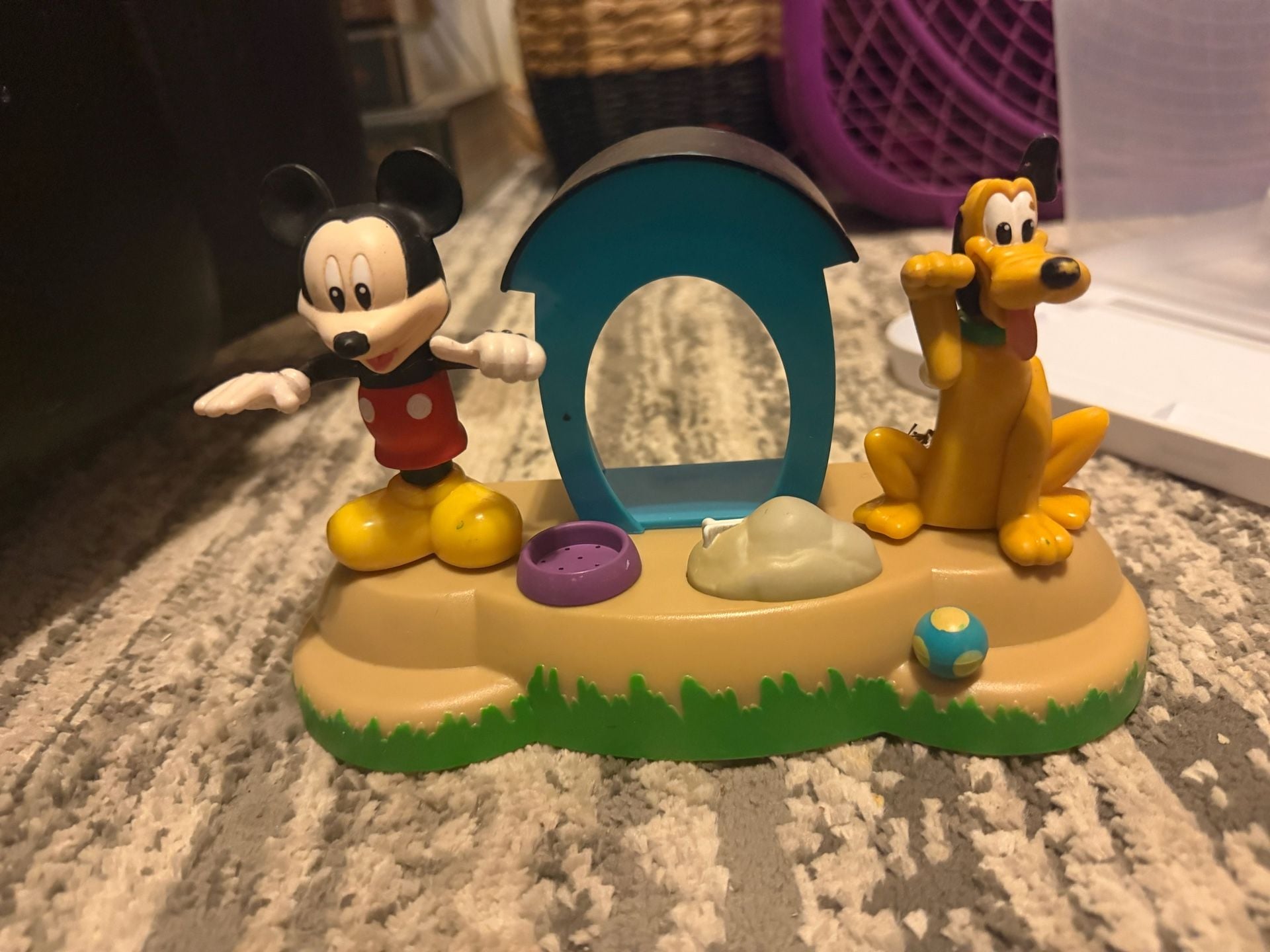 Disney Mickey Mouse Clubhouse Pluto Dog House Figure Set 1