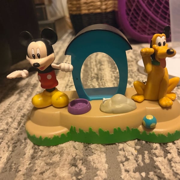 Disney Mickey Mouse Clubhouse Pluto Dog House Figure Set