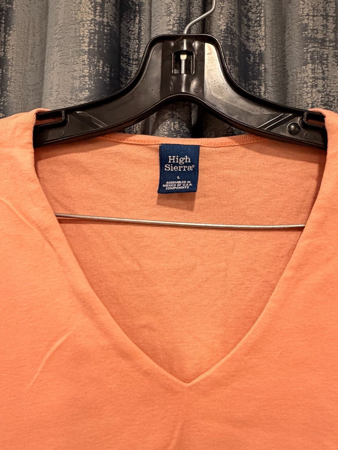 High Sierra V-Neck Short Sleeve T-Shirt Size L Peach 100% cotton 3
