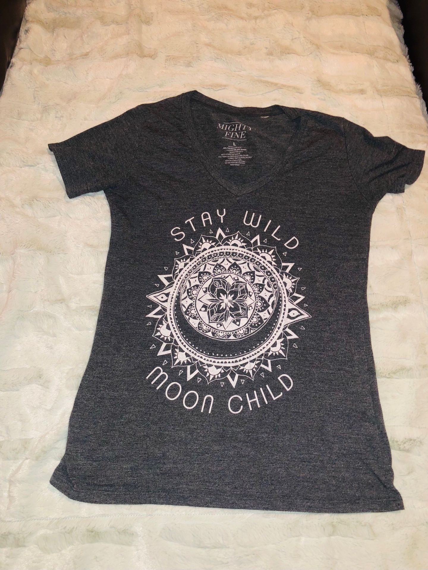 Mighty Fine Stay Wild Moon Child Graphic V-Neck T-Shirt Size L Gray 2