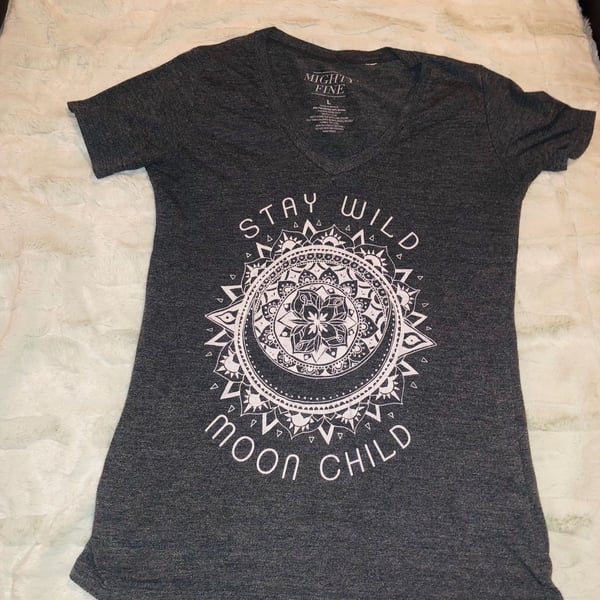 Mighty Fine Stay Wild Moon Child Graphic V-Neck T-Shirt Size L Gray