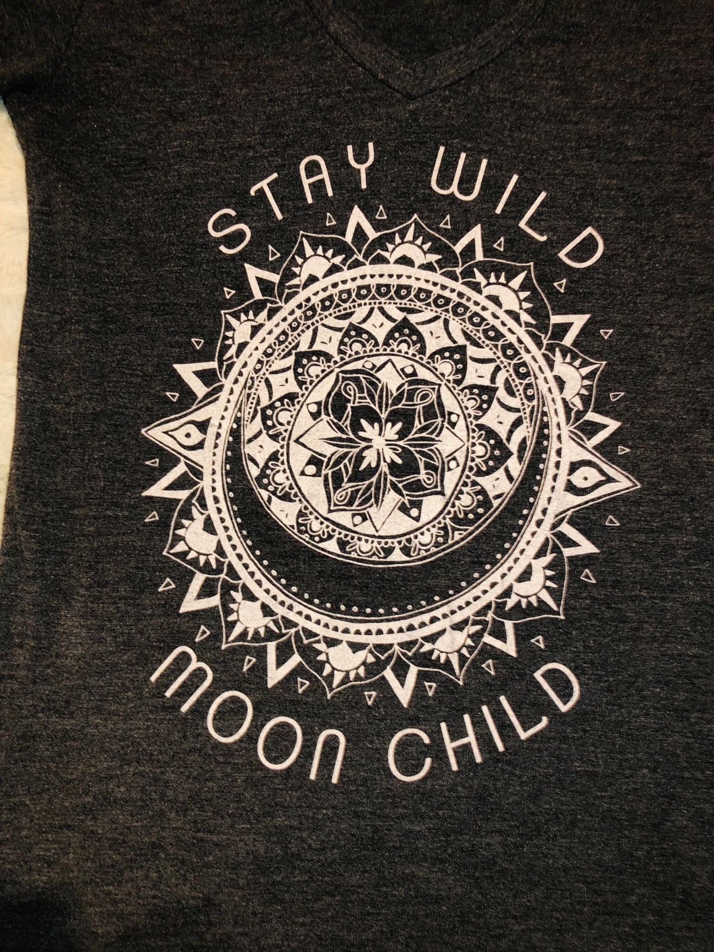 Mighty Fine Stay Wild Moon Child Graphic V-Neck T-Shirt Size L Gray 4