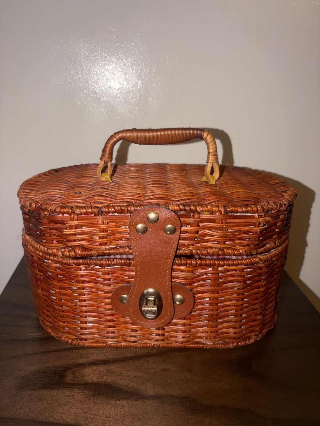 Vintage Wicker Picnic Basket Purse with Leather Handle and Clasp 2