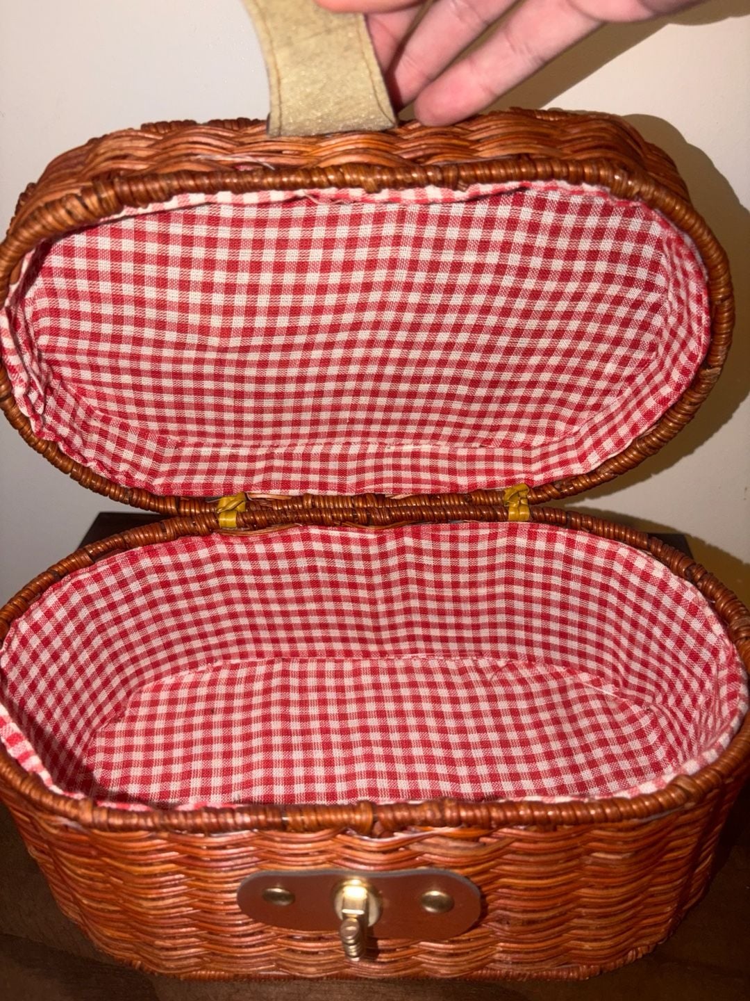 Vintage Wicker Picnic Basket Purse with Leather Handle and Clasp 4