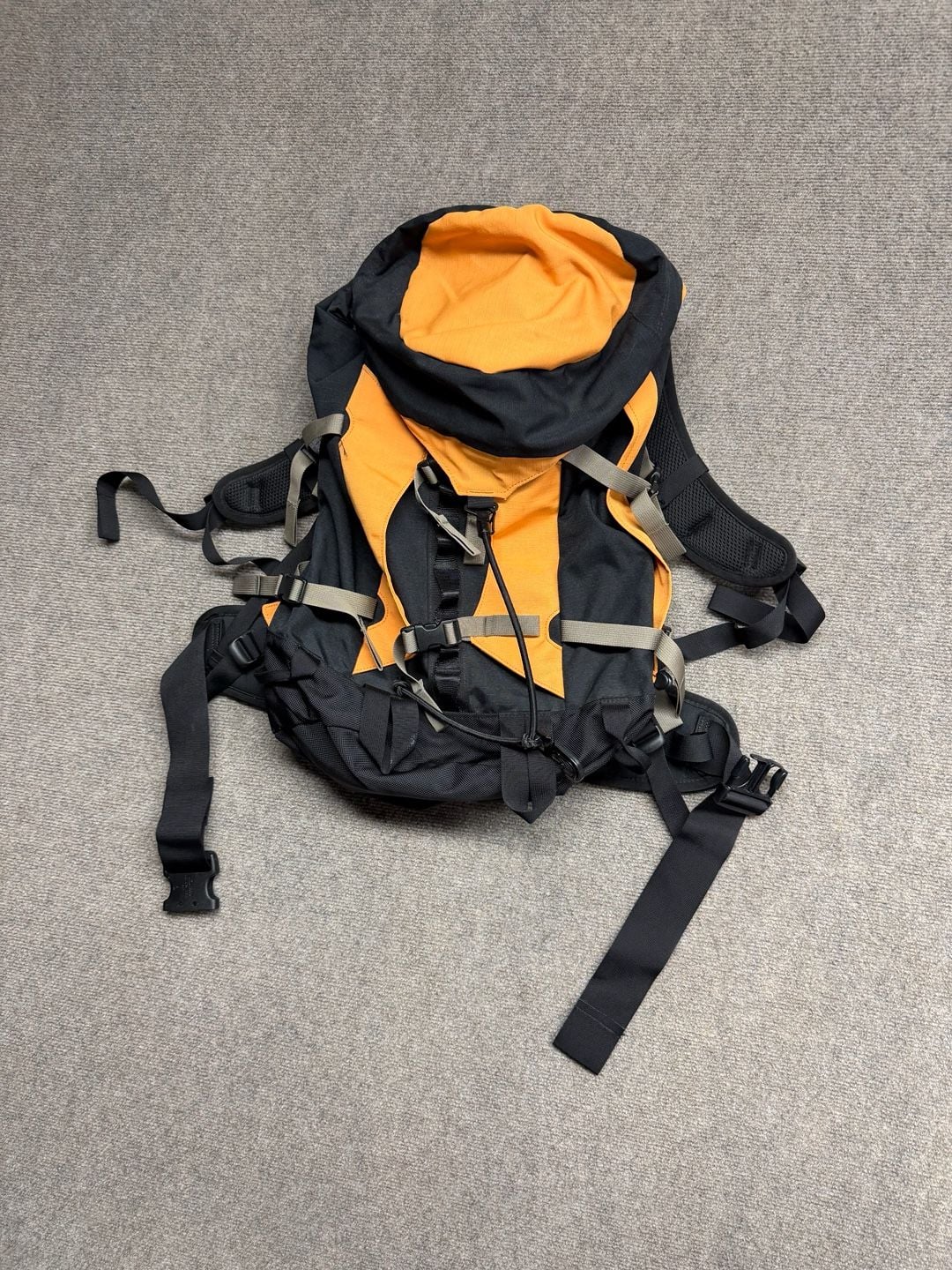 REI Hiking Backpack Black Orange Camping Day Trip Pack 2