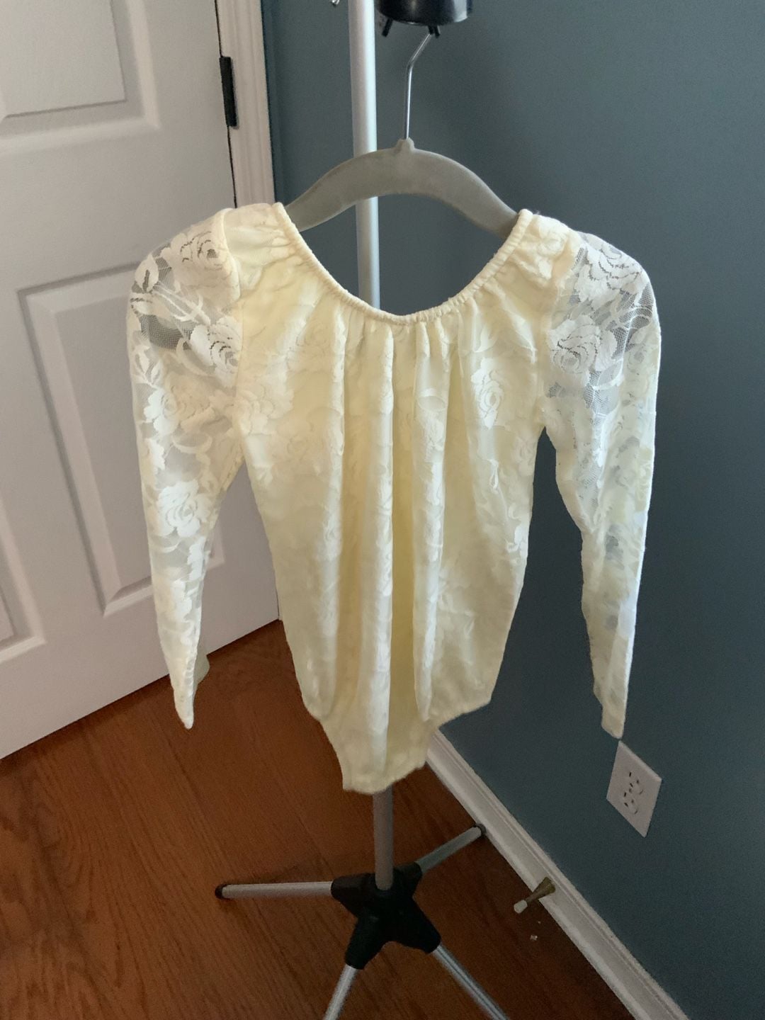Bailey's Blossoms Lace Bodysuit Size 4T Cream Long Sleeve 2