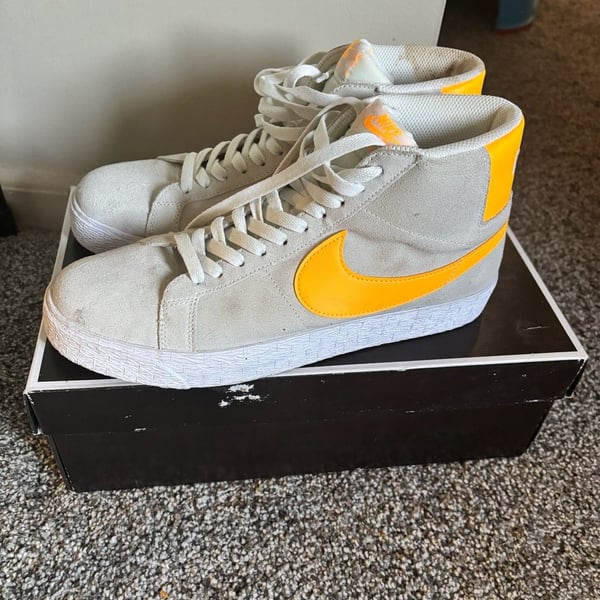 Nike SB Zoom Blazer Mid Size 9 White Laser Orange