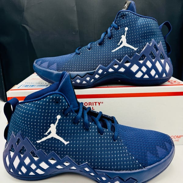 Jordan Team Diamond Mid Blue Basketball Shoes Size 10 Brand New! CI1206-401