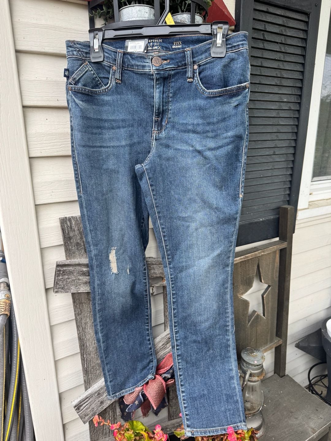 Rock & Republic Fixx Mid Rise Skinny Jeans Size 12M Blue Distressed 2