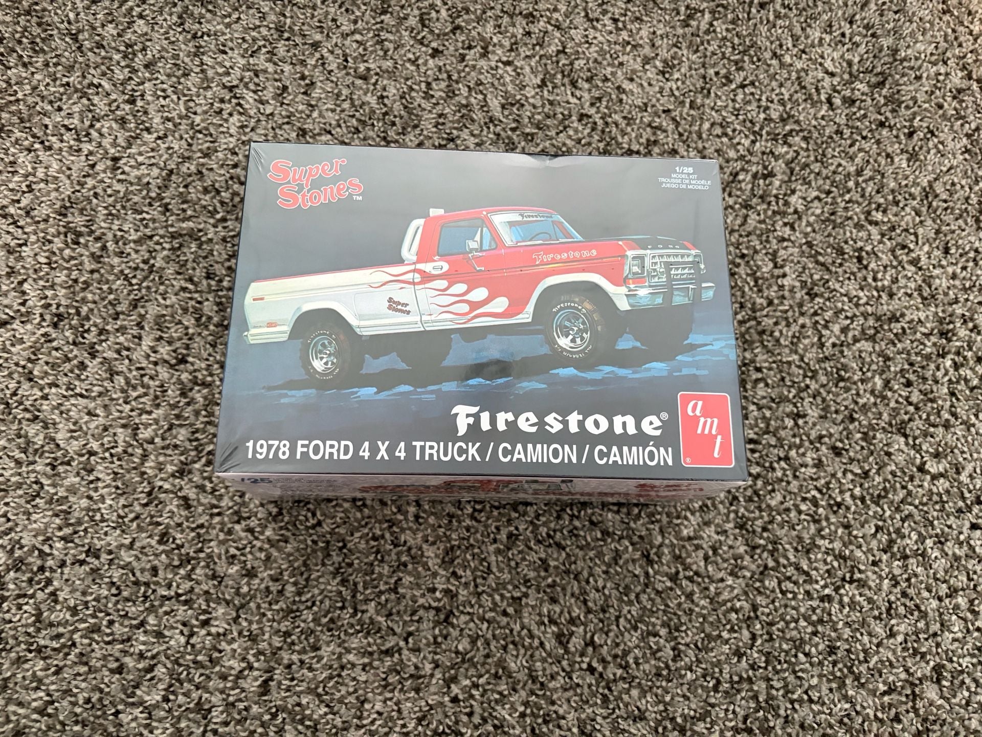 AMT 1978 Ford 4x4 Truck Firestone Super Stones 1/25 Scale Model Kit 1