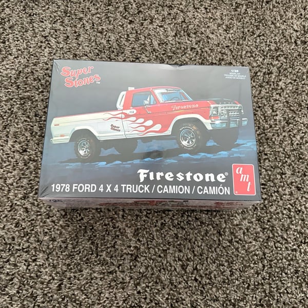 AMT 1978 Ford 4x4 Truck Firestone Super Stones 1/25 Scale Model Kit