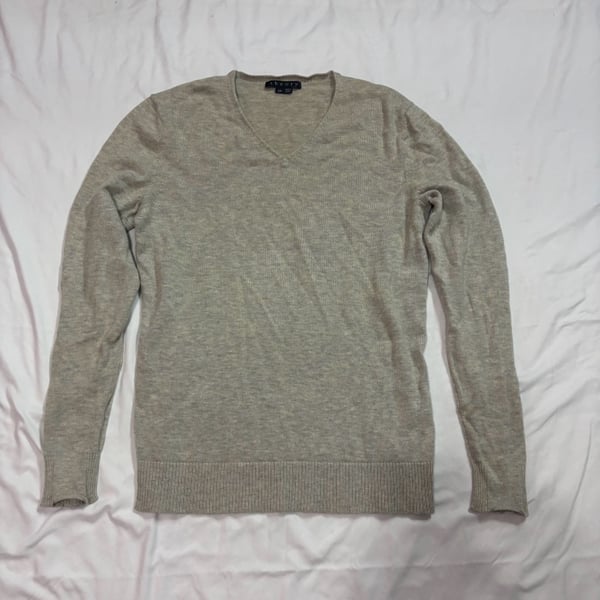 Theory V-Neck Sweater Size S/P Gray Cashmere Cotton