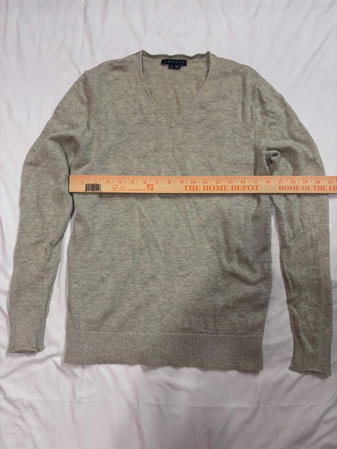 Theory V-Neck Sweater Size S/P Gray Cashmere Cotton 7