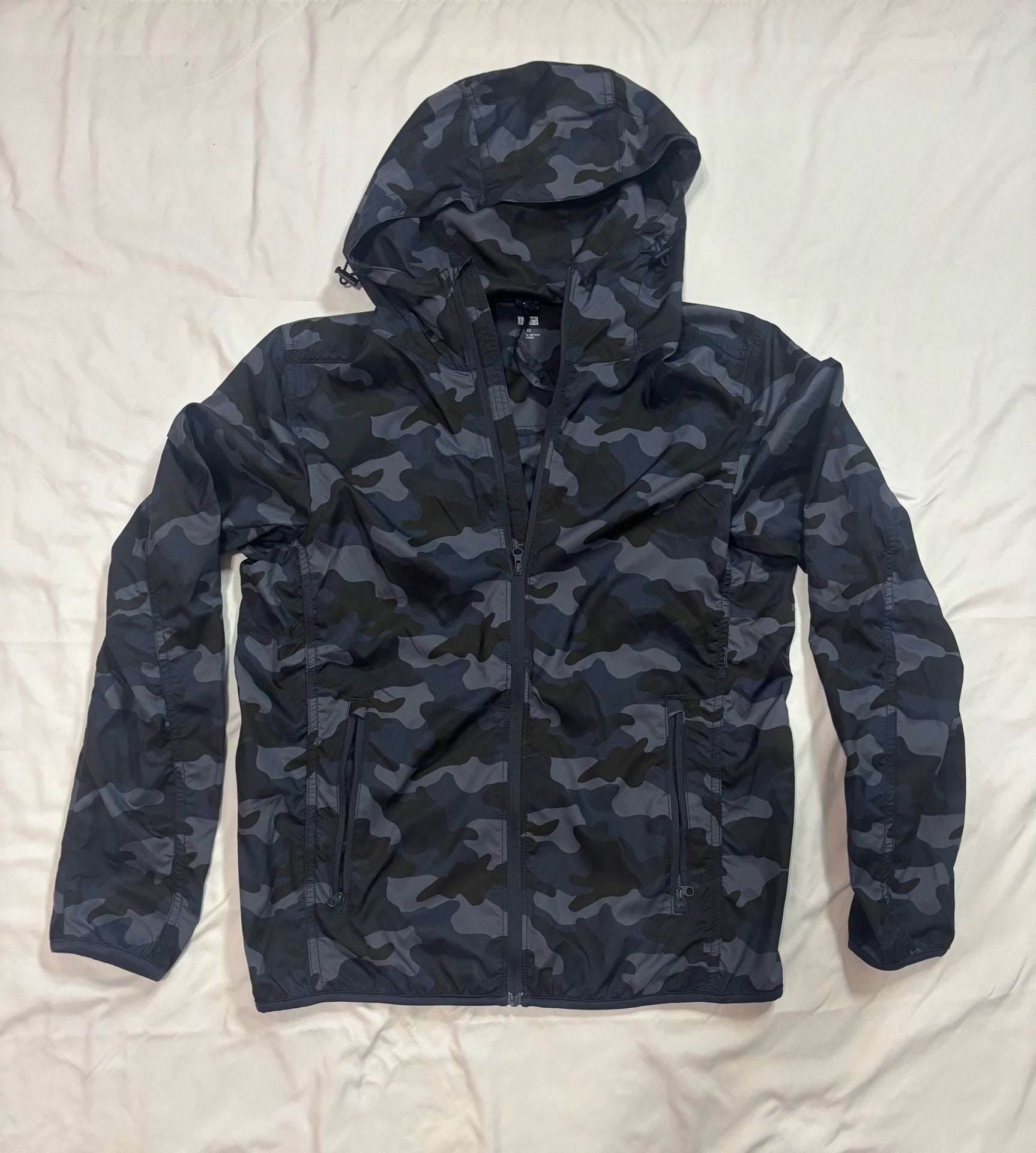 Uniqlo Pocketable UV Protection Hoodie Size XS Camo Windbreaker 2