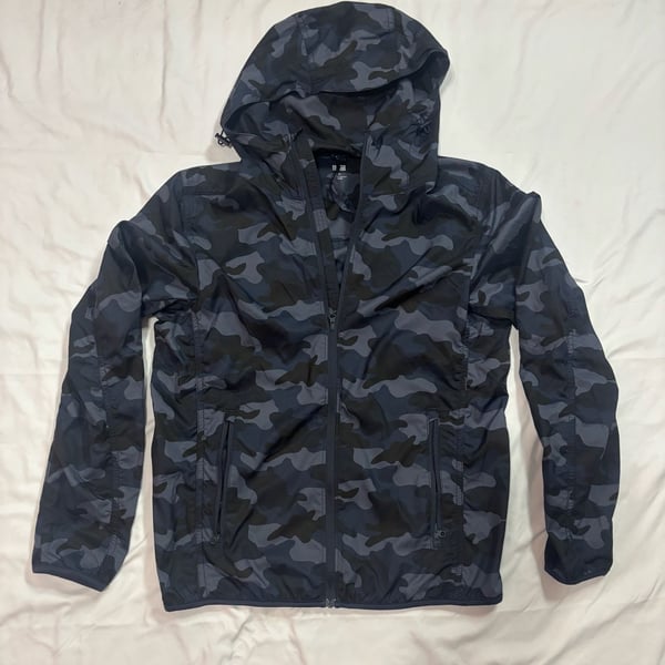 Uniqlo Pocketable UV Protection Hoodie Size XS Camo Windbreaker
