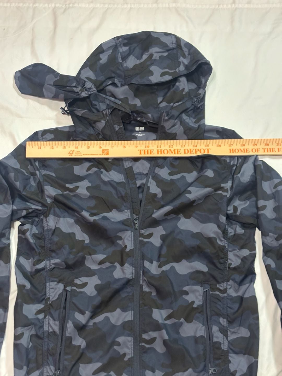 Uniqlo Pocketable UV Protection Hoodie Size XS Camo Windbreaker 6