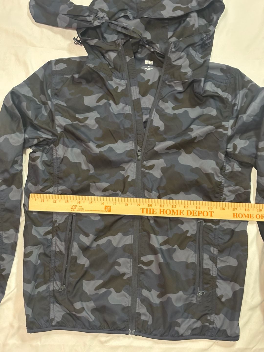 Uniqlo Pocketable UV Protection Hoodie Size XS Camo Windbreaker 8