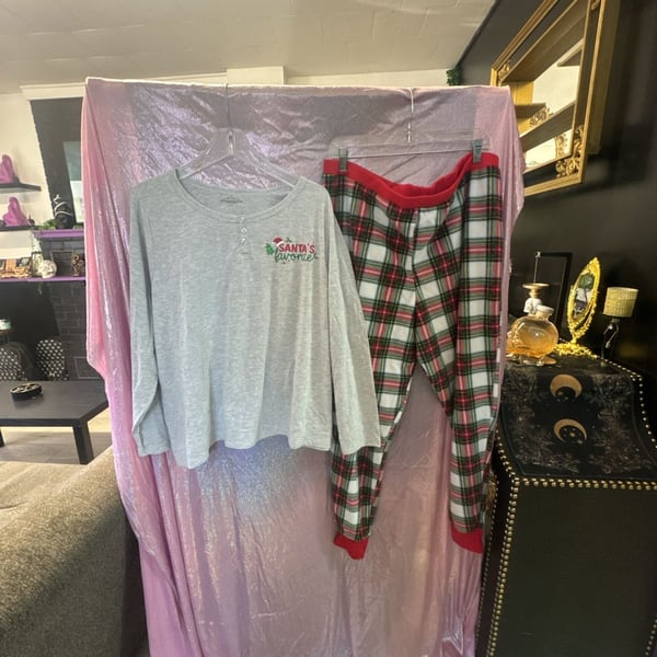 Secret Treasures Pajama Set Size 2X Santa's Favorite Gray Plaid Holiday
