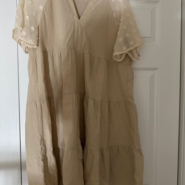 Doublu (Georgia Junkies)Tiered Shift Dress Beige Swiss Dot Sleeves