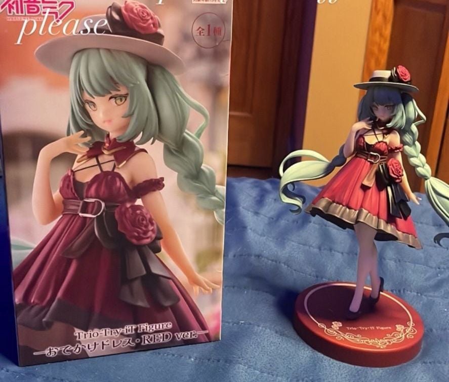 Furyu Hatsune Miku Trio-Try-iT Figure Odekake Dress Red Ver. 1