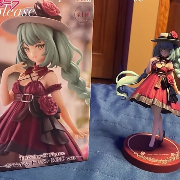 Furyu Hatsune Miku Trio-Try-iT Figure Odekake Dress Red Ver.