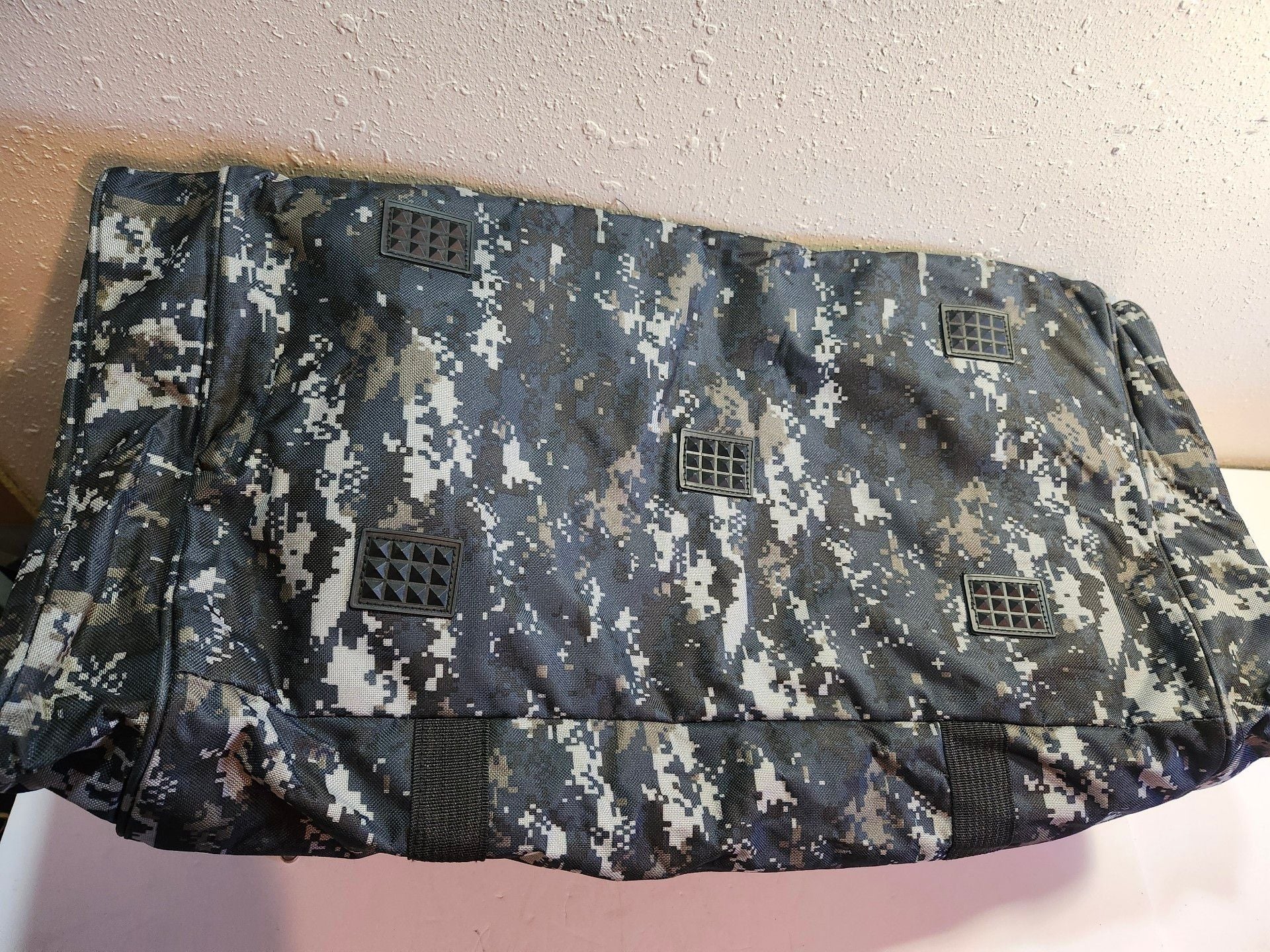 AMIOKO Digital Camo Duffel Bag 4