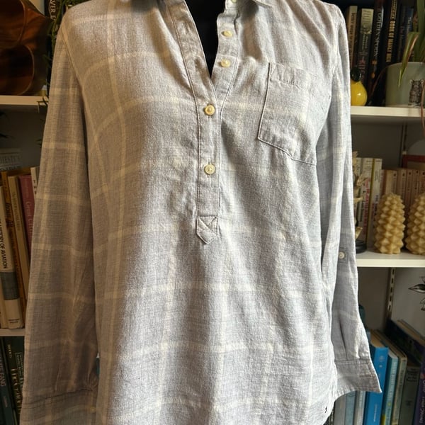 Tommy Hilfiger Plaid Blouse Size M Gray Long Sleeve Button Down Shirt