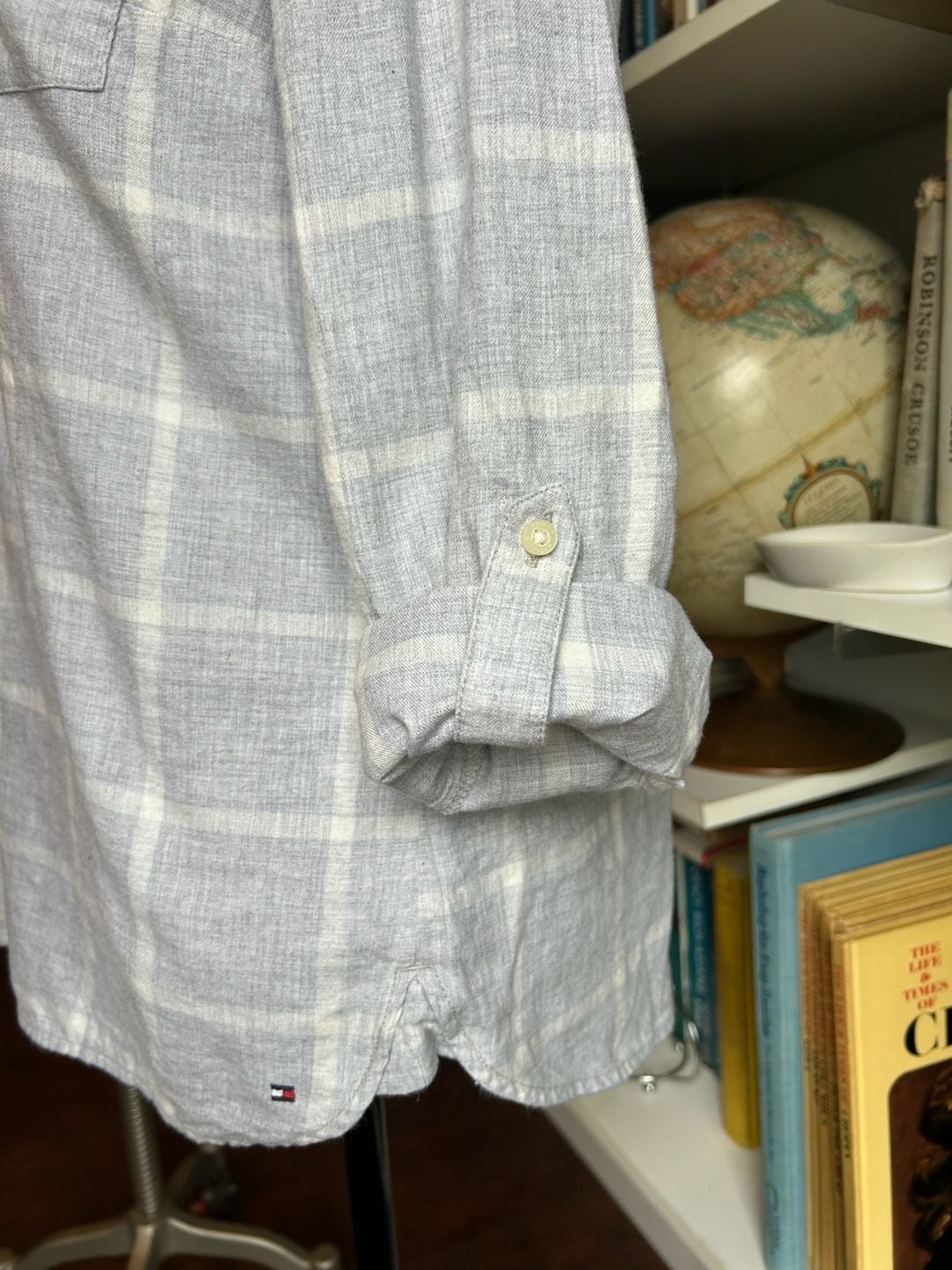 Tommy Hilfiger Plaid Blouse Size M Gray Long Sleeve Button Down Shirt 8