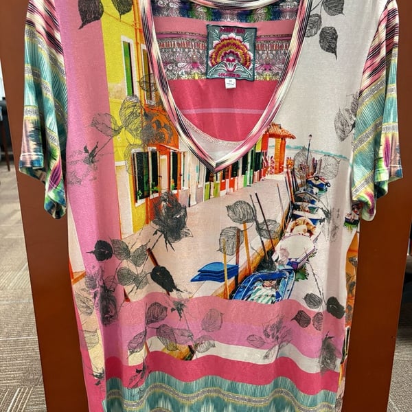 Johnny Was Janie Favorite Short Sleeve V-Neck Swing Tee Size M