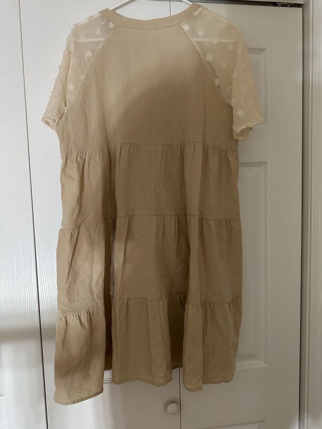 Doublu (Georgia Junkies)Tiered Shift Dress Beige Swiss Dot Sleeves 3