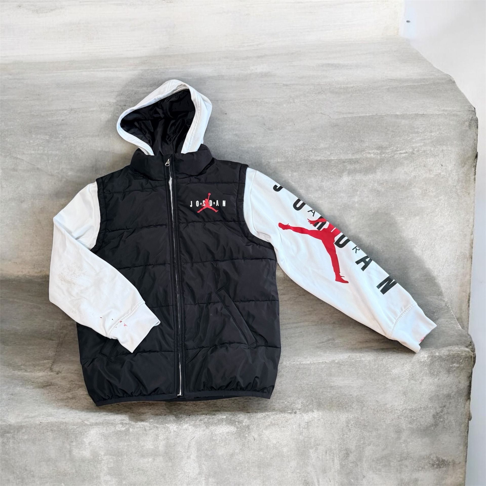 Jordan Therma-Fit Puffer Jacket Size L 12-13YRS Black White 2