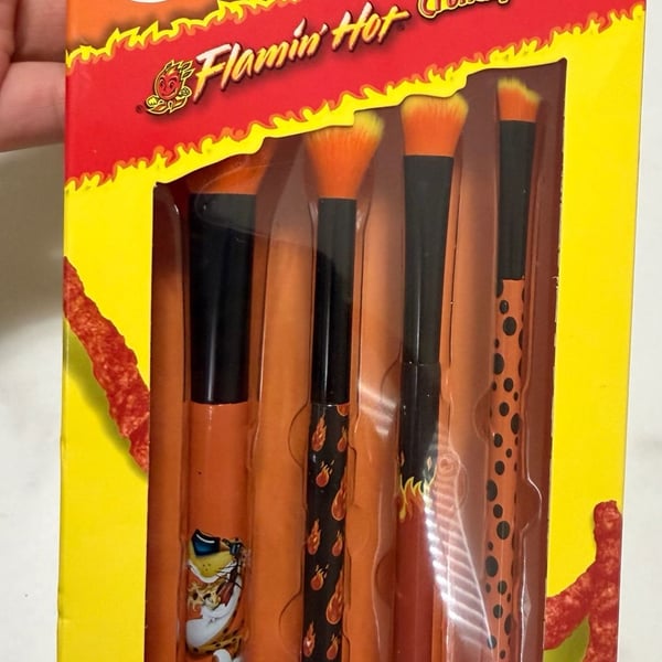 Flamin' Hot Crunchy Cheetos 4-Piece Cosmetic Brush Set - .com