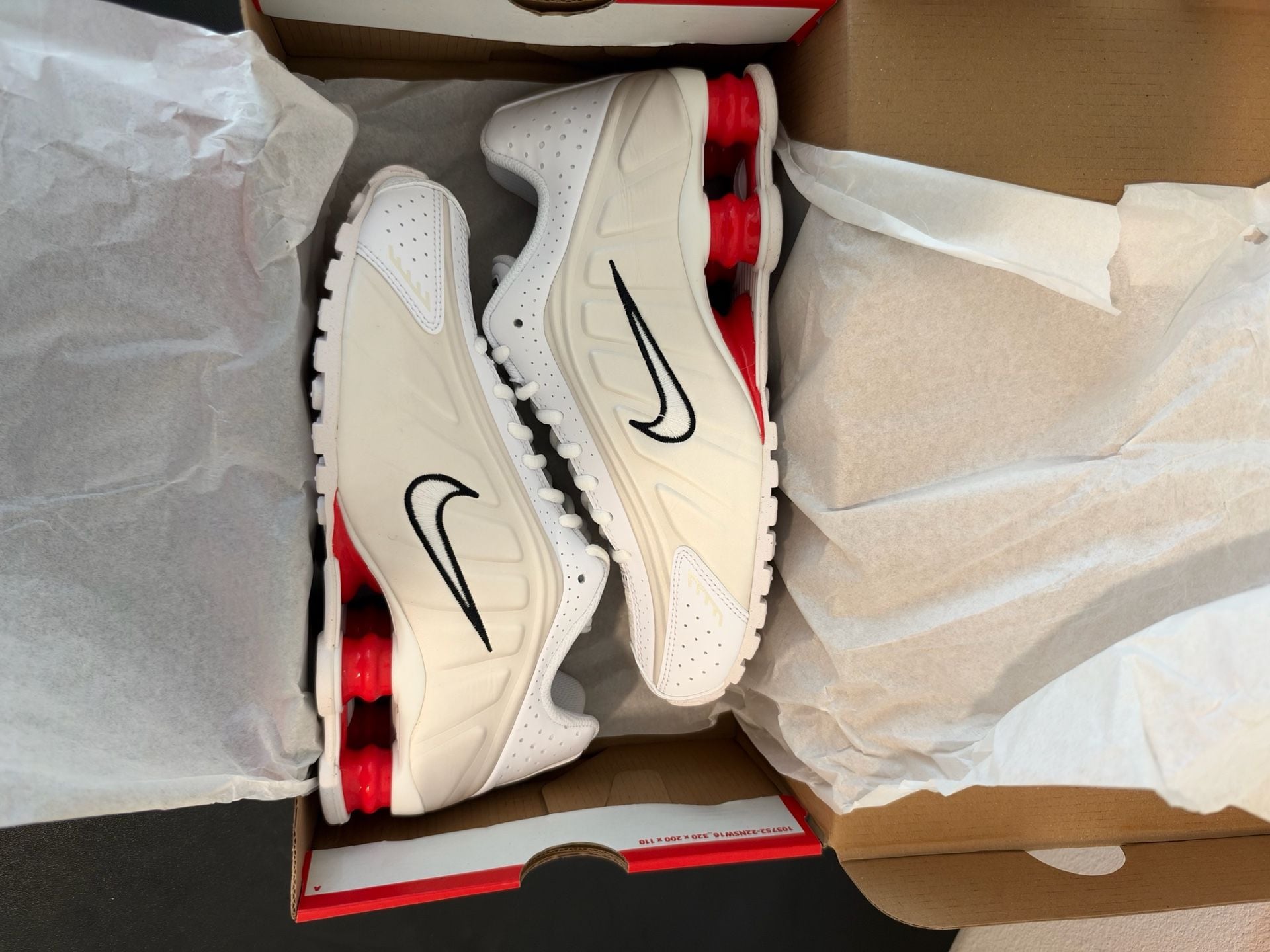 Nike Shox R4 Size 5.5Y White Phantom Picante Red 2