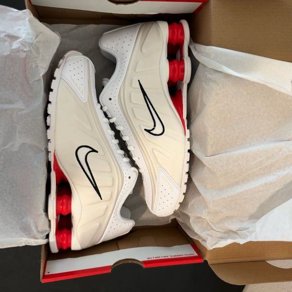 Nike Shox R4 Size 5.5Y White Phantom Picante Red