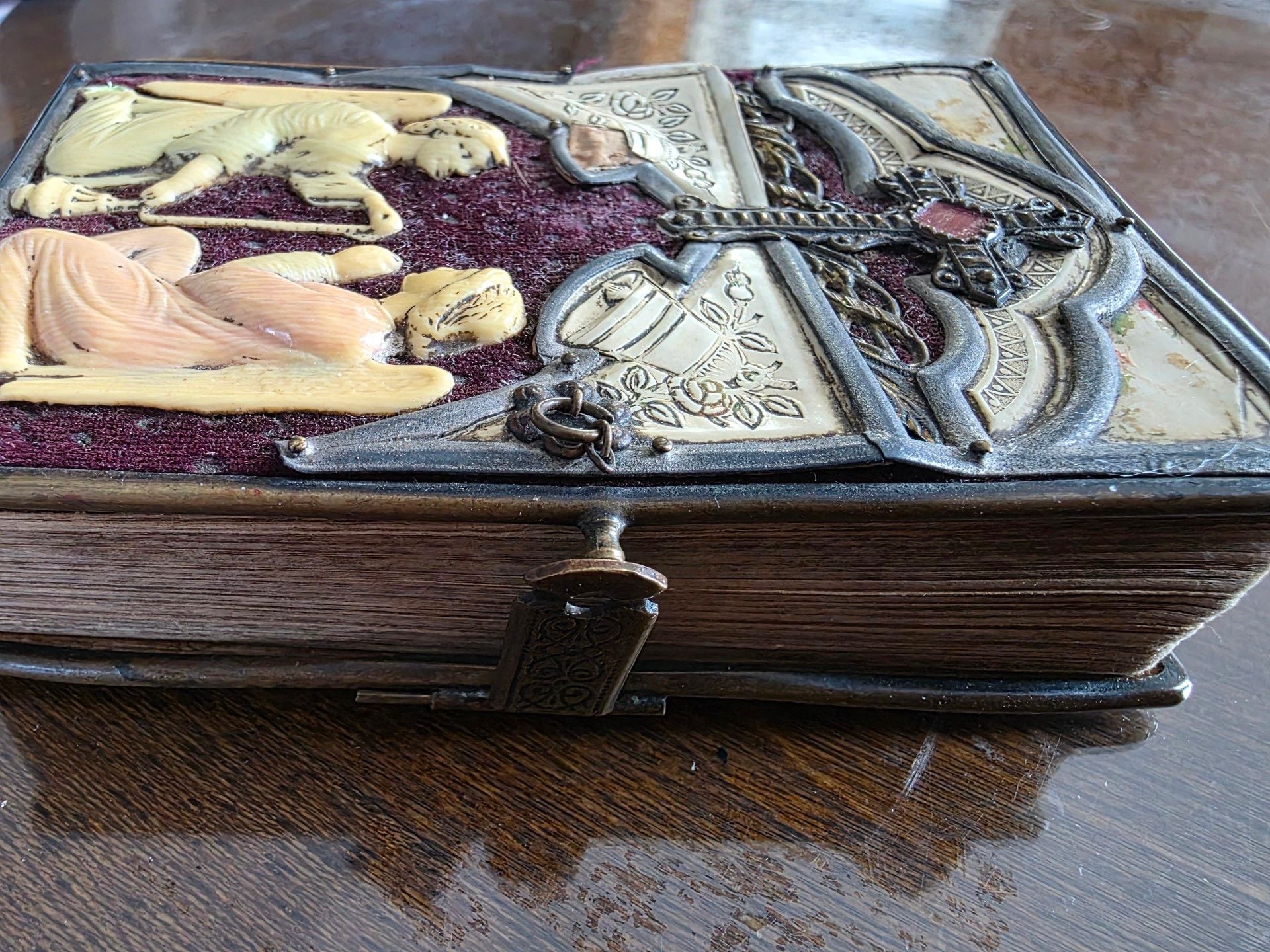 Antique Hungarian Catholic Prayer Book Udvozlegy Maria Velvet Metal Clasp 2
