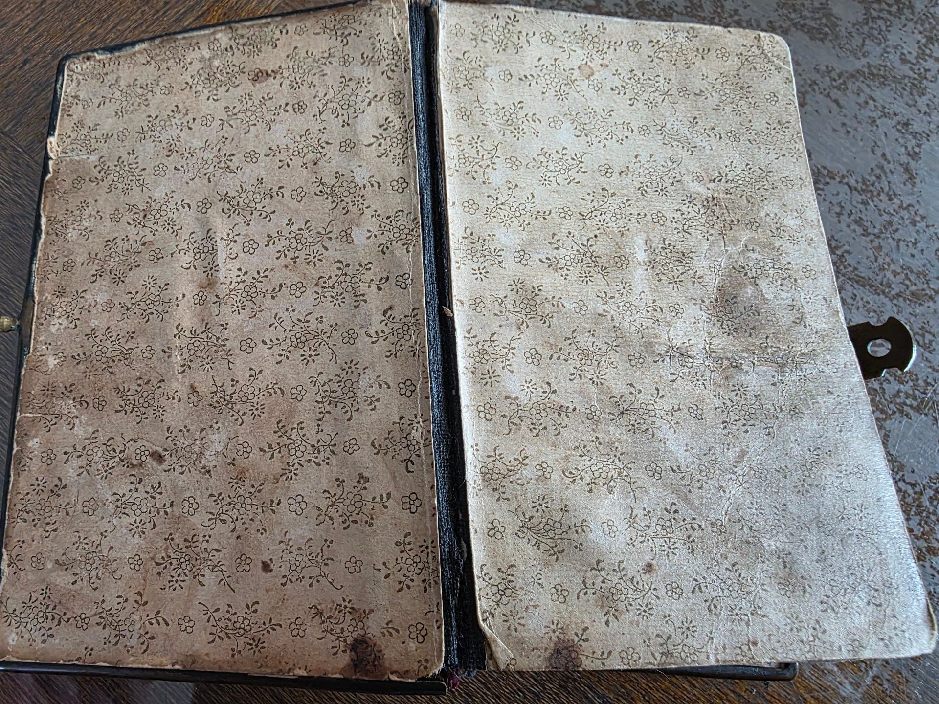 Antique Hungarian Catholic Prayer Book Udvozlegy Maria Velvet Metal Clasp 4