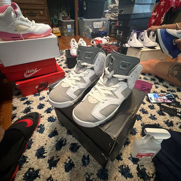 Jordan Air Jordan 6 Retro Cool Grey White Leather Sneakers Size 6.5 y or 8 w 