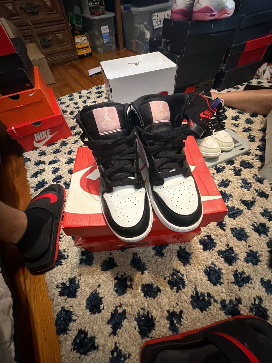 Nike Air Jordan 1 Mid Size 6.5y or 8 w White Black Light Arctic Pink 2