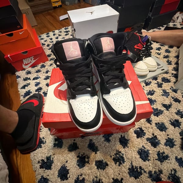 Nike Air Jordan 1 Mid Size 6.5y or 8 w White Black Light Arctic Pink